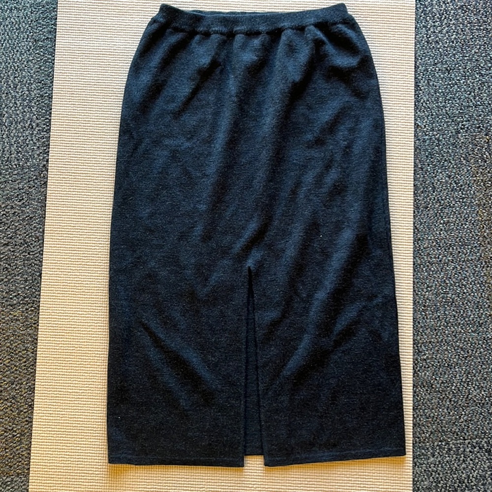 Vintage dark grey pencil midi skirt. Wool blend.